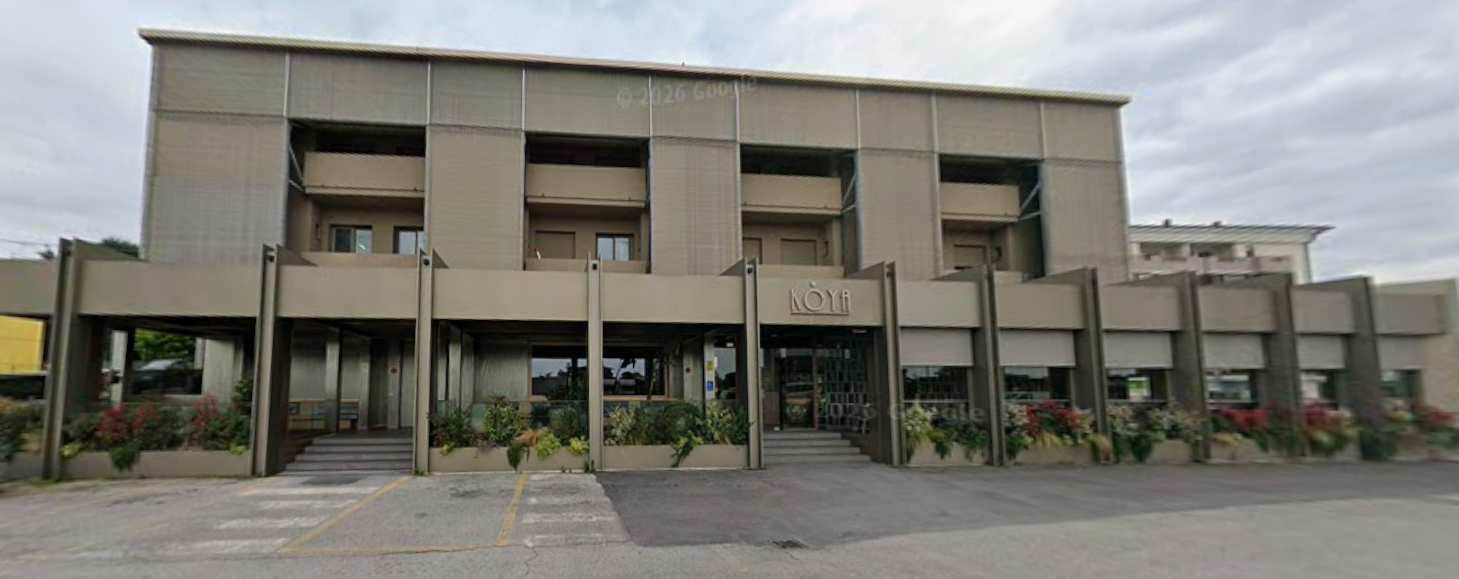 Koya Rimini Facciata Tessile per un Ristorante di Sushi dal Design Contemporaneo